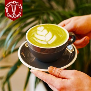 Экзотический зеленый чай с корицей на кокосовом молоке
